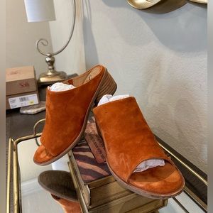 SOFFT SIZE 8 FALL SANDALS